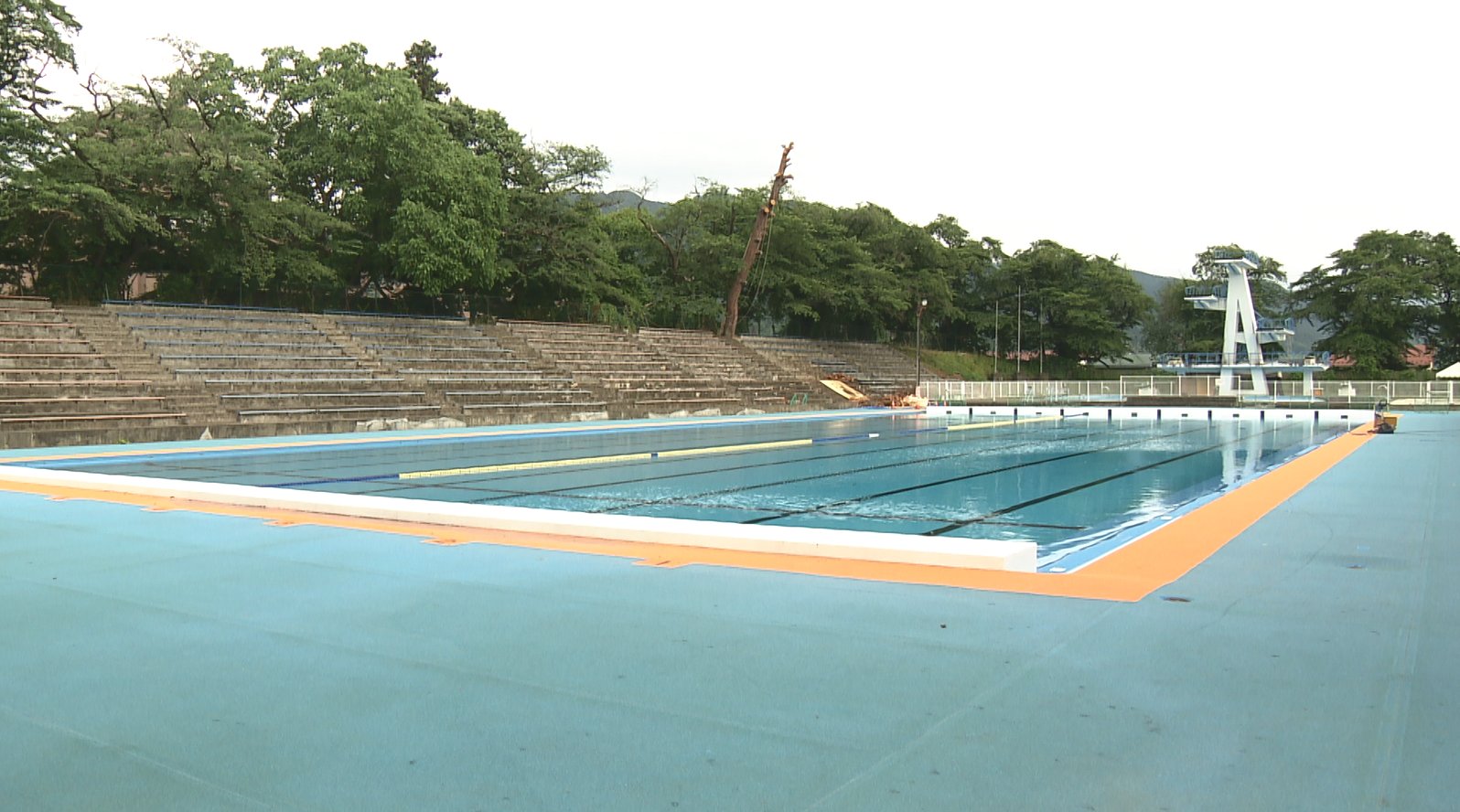 【水泳】インターハイ県予選の水泳大会中に高校生１０人が集団熱中症　前日も８人搬送　福島・会津若松市